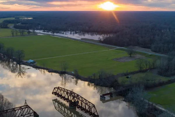 Mississipi bridge on the river