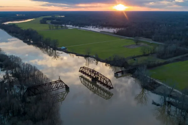 Mississipi bridge on the river.